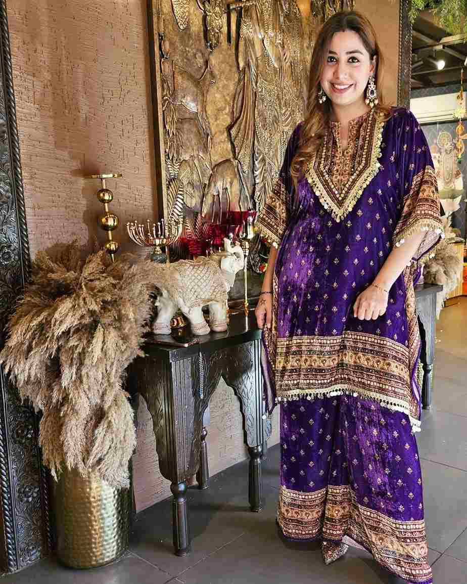 R-5804 By Fashid Wholesale 01 To 02 Series Designer Stylish Fancy Colorful Beautiful Party Wear & Ethnic Wear Collection Viscose Velvet Kaftan At Wholesale Price